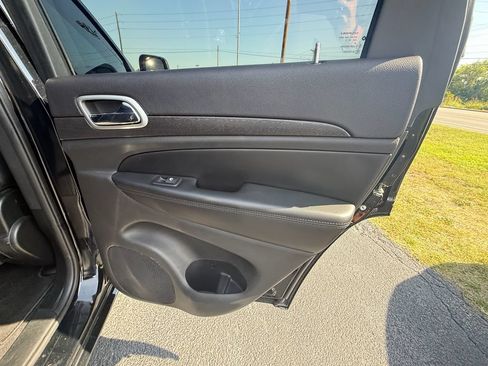 Used 2018 Jeep Grand Cherokee Altitude AWD/4WD image 20