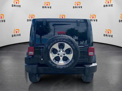 Used 2016 Jeep Wrangler Unlimited Sahara w/ Connectivity Group AWD/4WD image 6