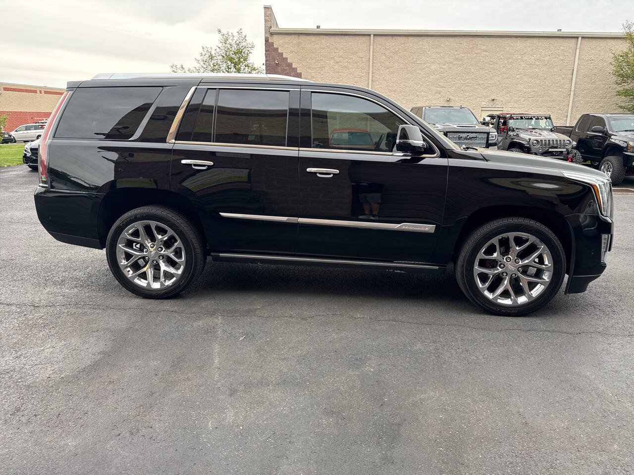 Used 2018 Cadillac Escalade Platinum AWD/4WD image 9