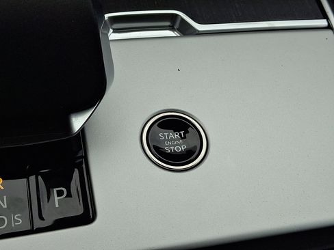 New 2025 Land Rover Range Rover SE image 19