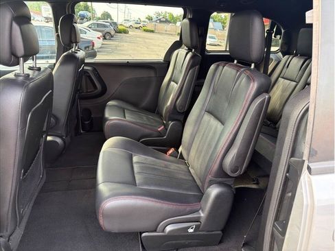 Used 2018 Dodge Grand Caravan GT FWD image 12