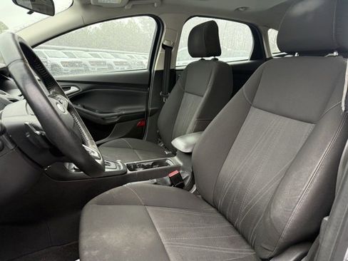 Used 2015 Ford Focus SE w/ SE Sport Package image 9