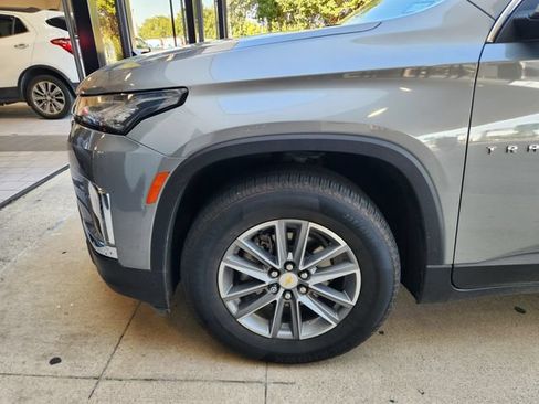 Used 2023 Chevrolet Traverse LT FWD image 5