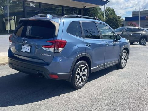 Used 2021 Subaru Forester Premium AWD/4WD image 7