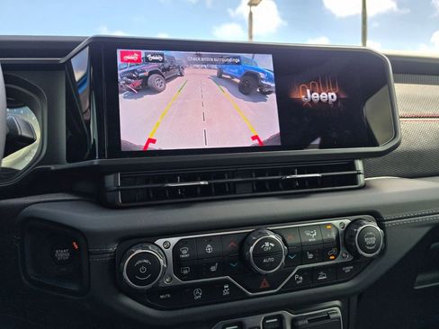 Used 2024 Jeep Wrangler Unlimited Rubicon image 30