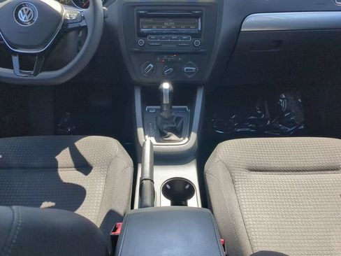 Used 2015 Volkswagen Jetta SE FWD image 14