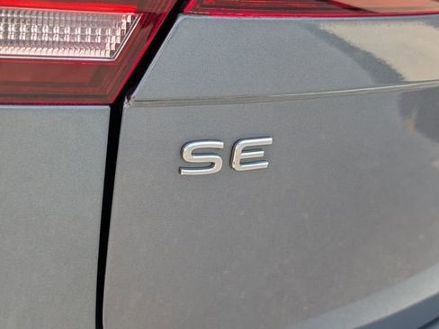 Used 2022 Volkswagen Tiguan SE image 30