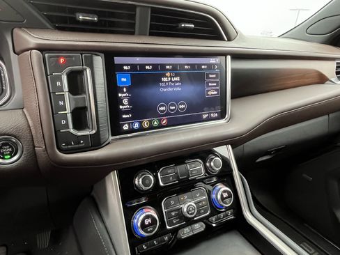 Used 2021 GMC Yukon Denali w/ Denali Premium Package image 22