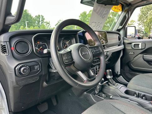 Used 2024 Jeep Wrangler Unlimited Rubicon AWD/4WD image 35