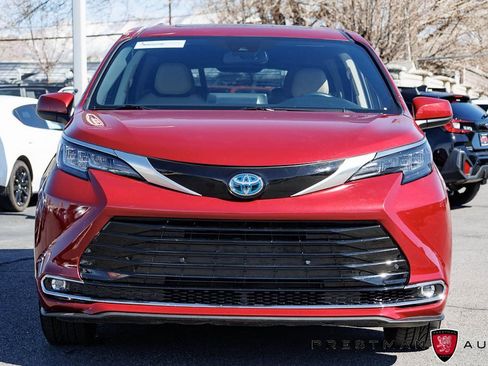 Used 2022 Toyota Sienna XLE image 15