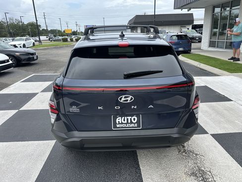 Used 2025 Hyundai Kona SEL FWD image 4