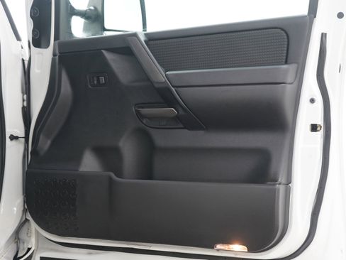 Used 2014 Nissan Titan SV w/ SV Premium Utility Package image 9