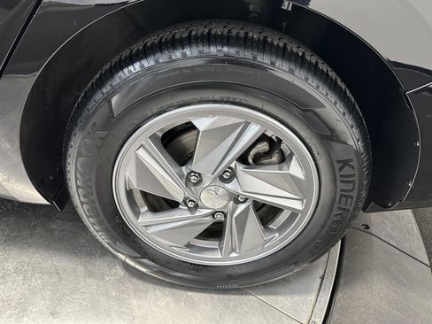 Certified 2024 Hyundai Elantra SE image 10