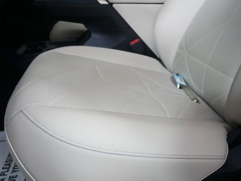 Used 2024 BMW iX xDrive50 w/ Premium Package image 9