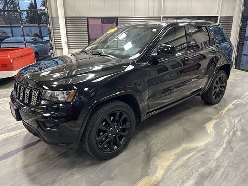 Used 2018 Jeep Grand Cherokee Altitude image 35