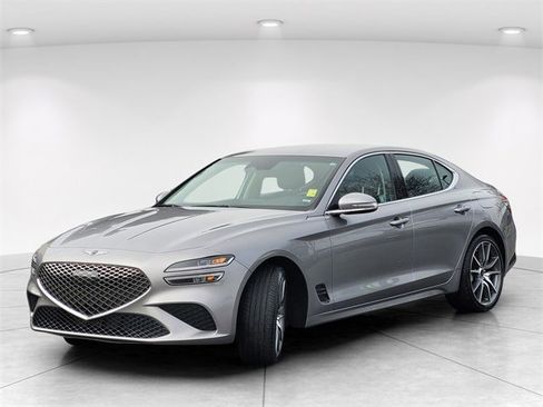 Used 2025 Genesis G70 2.5T image 8