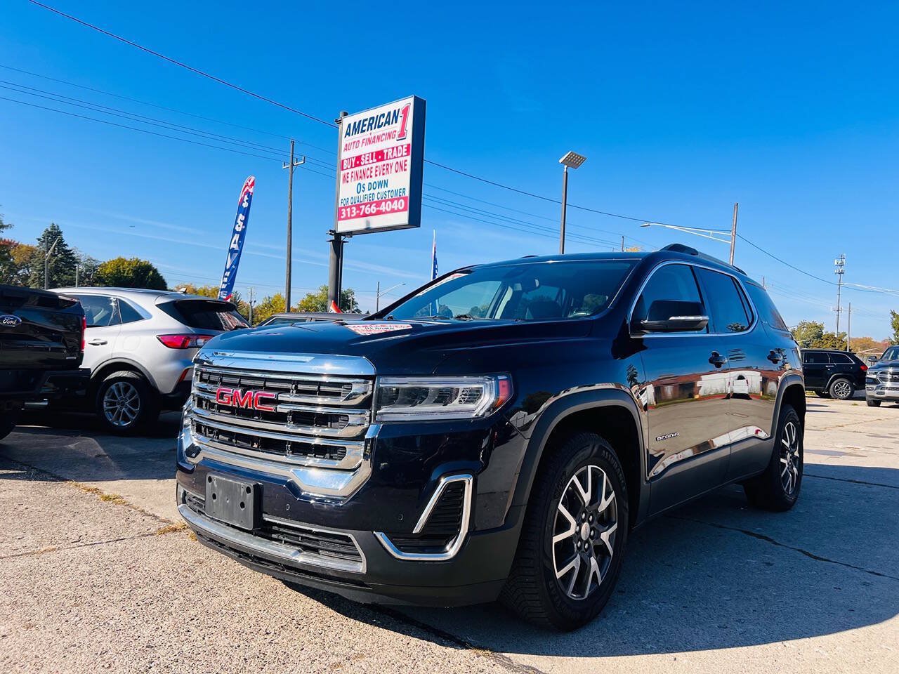 Used 2021 GMC Acadia SLE w/ Driver Convenience Package FWD image 2
