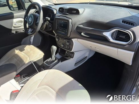 Used 2020 Jeep Renegade Latitude FWD image 29