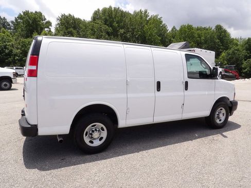 Used 2021 Chevrolet Express 2500 image 8