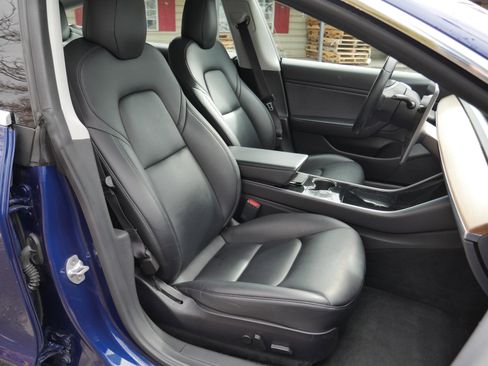 Used 2019 Tesla Model 3 Standard Range image 17