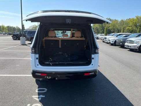 Used 2025 Jeep Grand Wagoneer Series III w/ Rear Seat Video Group 1 AWD/4WD image 13