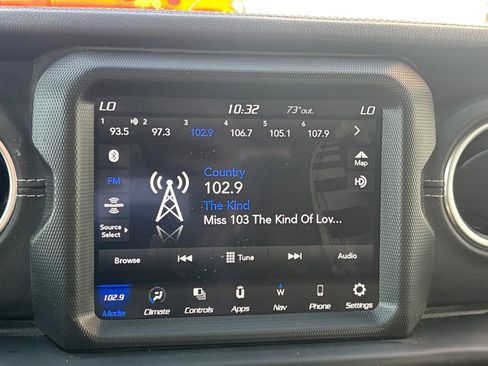 Used 2022 Jeep Gladiator Overland w/ Popular Equipment Package image 9