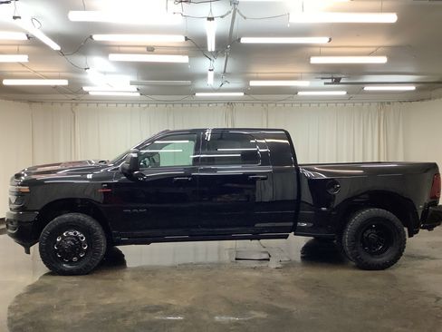 New 2026 RAM 3500 Laramie AWD/4WD image 10