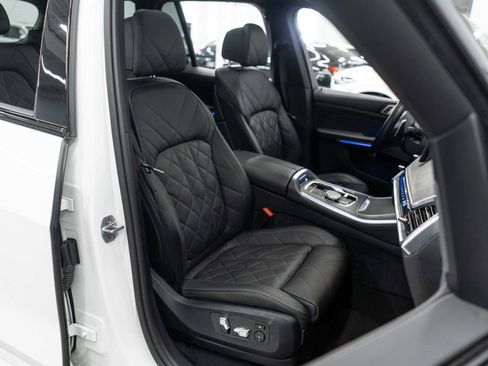 Used 2025 BMW X5 xDrive40i w/ M Sport Package image 11