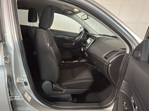 Used 2025 Mitsubishi Outlander Sport LE AWD/4WD image 32