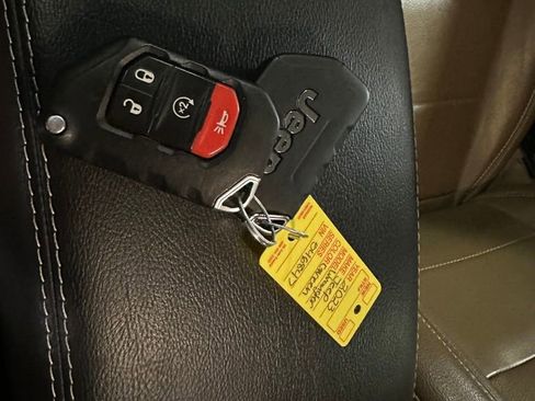 Used 2023 Jeep Wrangler Unlimited Sahara w/ Dual Top Group AWD/4WD image 8