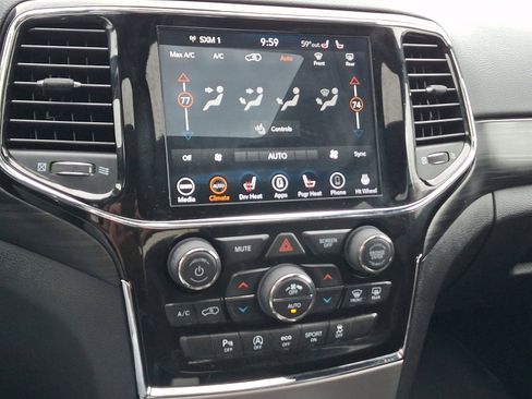 Used 2020 Jeep Grand Cherokee Altitude AWD/4WD image 17