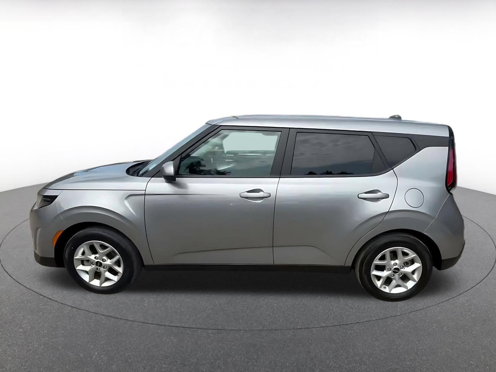 Used 2025 Kia Soul LX w/ LX Technology Package FWD image 7