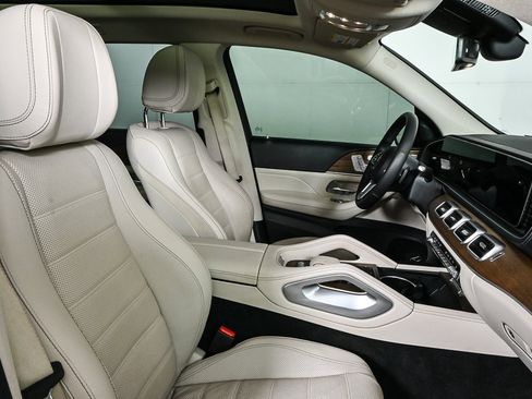 Used 2022 Mercedes-Benz GLS 450 4MATIC image 23