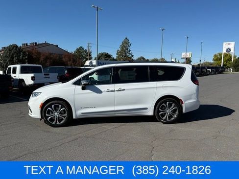 New 2026 Chrysler Pacifica Pinnacle image 9