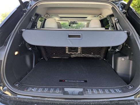 New 2025 Mitsubishi Outlander SE image 12