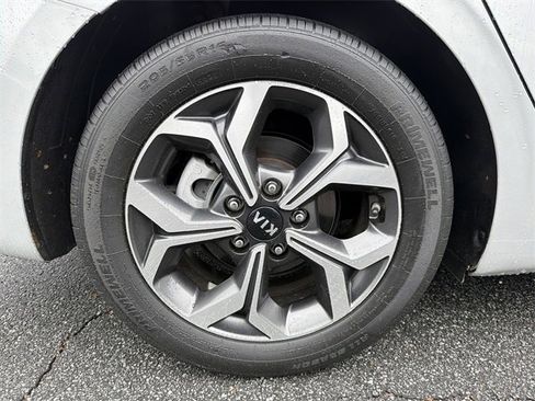 Used 2020 Kia Forte LXS image 17