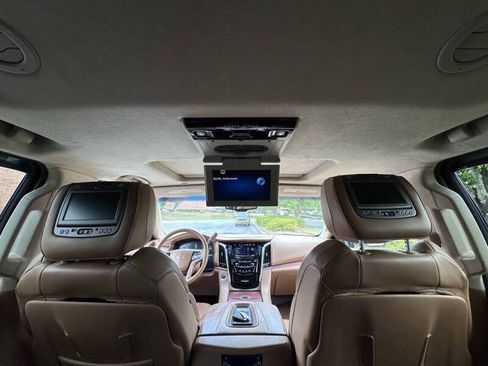 Used 2015 Cadillac Escalade Platinum AWD/4WD image 11