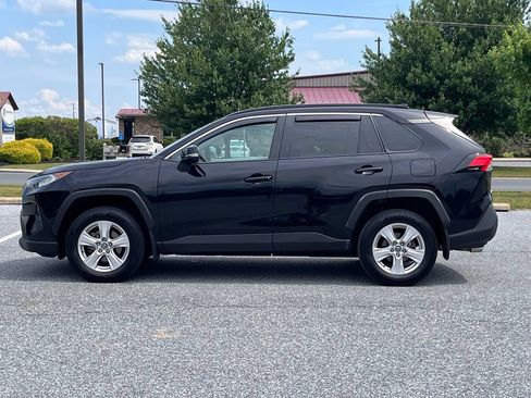 Used 2021 Toyota RAV4 XLE AWD/4WD image 5