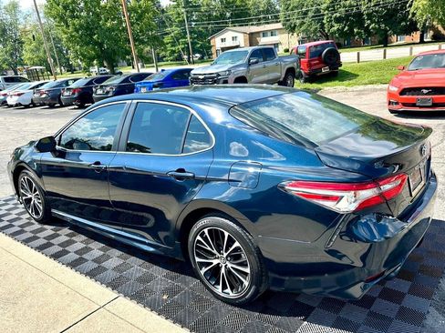 Used 2018 Toyota Camry SE w/ Convenience Package FWD image 3