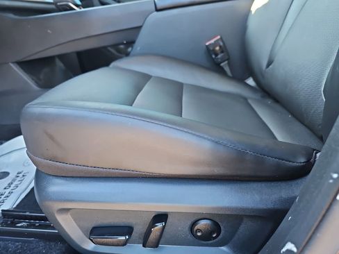 Used 2025 Nissan Rogue SV w/ SV Premium Package image 31