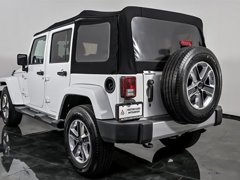 Used 2012 Jeep Wrangler Unlimited Sahara w/ Connectivity Group AWD/4WD image 7