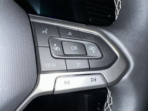 Used 2022 Volkswagen Tiguan SE image 30