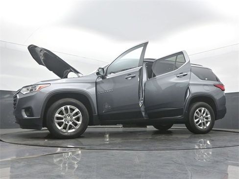 Used 2020 Chevrolet Traverse LT w/ Driver Confidence II Package image 61