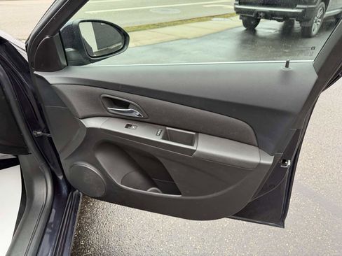 Used 2016 Chevrolet Cruze LT image 20