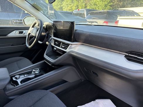 Used 2025 Ford Explorer Active image 6