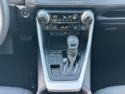 Used 2025 Toyota RAV4 XLE image 33