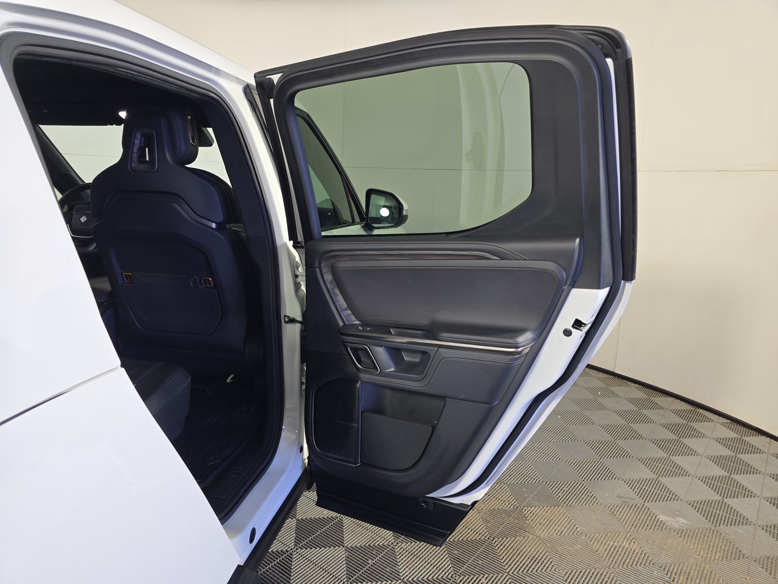Used 2022 Rivian R1T Adventure AWD/4WD image 19