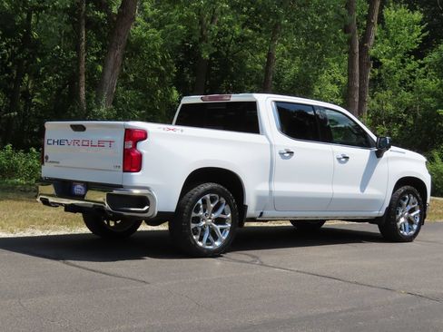 Used 2019 Chevrolet Silverado 1500 LTZ w/ LTZ Plus Package AWD/4WD image 3