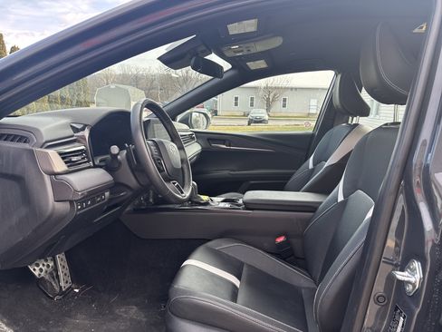 Used 2025 Toyota Camry SE image 12