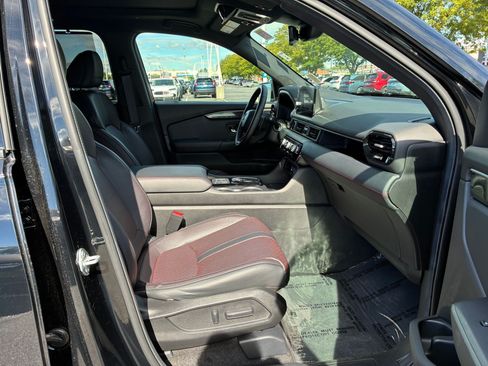 Used 2025 Honda Pilot Black Edition image 32